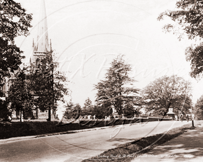 Reading Road and St Paul's Church, Reading Road, Wokingham in Berkshire c1910s
