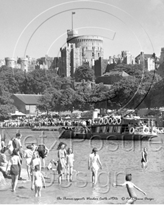 Picture of Berks - Windsor, Thames at Windsor c1930s - N542