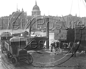 Picture of London - Docks opposite St Pauls c1930s - N023