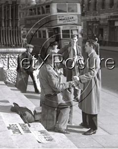 Picture of London - Newspaper Seller c1930s - N174
