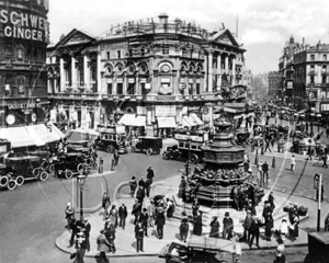 Piccadilly Circus in London c1910s