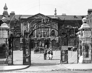 Picture of London, SE - Guys Hospital Entrance c1930s - N909
