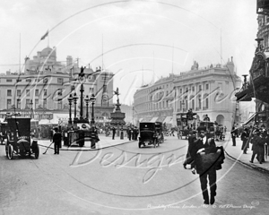 Piccadilly Circus in Central London c1910s