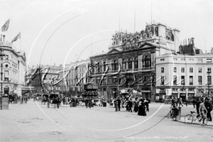 Piccadilly Circus in the Centre of London c1900s