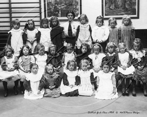 Picture of Scotland - Dundee, Girls Class c1908-10 - N1517