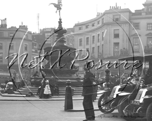 Piccadilly Circus and Policeman controlling the traffic in London c1900s