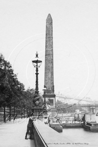 Cleopatras Needle, Thames Embankment in London c1890s