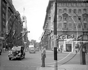 Baker Street and Marylebone Road with a passing London Taxi (FX3) in London c1950s