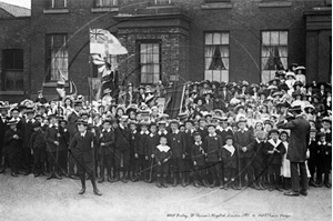 Picture of London, SE - St Thomas Hospital, Whit Friday c1911 - N3513