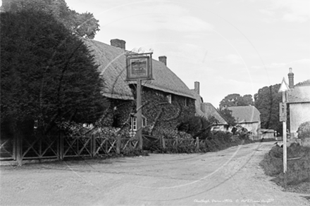 Picture of Devon - Chudleigh, Thatched Pub c1900s - N3560