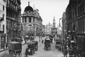 The Strand bustling with horse drawn carriages including Hansom Cabs in London c1910s