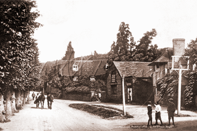Picture of Berks - Whitchurch Village near Pangbourne c1910s - N3732