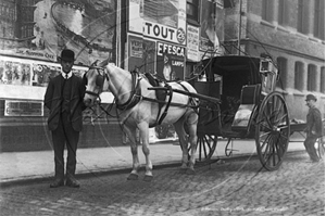 Picture of Warwicks - Dudley, Hansom Cab Driver c1900s - N3872