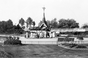 Picture of London, NW - Willesden, Harlesden Road, Roundwood Park and Fountain c1910s - N3962