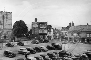 Picture of Hants - Petersfield, The Market Square c1930s - N4083