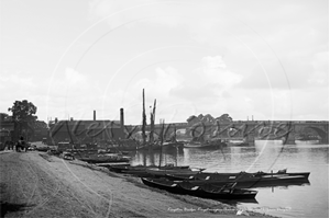 Picture of Surrey -  Kingston-upon-Thames, Kingston Bridge and Barge Walk c1900s - N4138