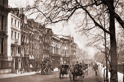 Busy Street scene with horse drawn taxis, Piccadilly in London c1886