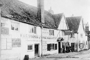 Picture of Berks - Caversham, Church Road, The Griffin Pub c1900s - N4290