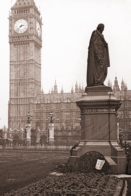 Picture of London - Parliament Square, Houses of Parliament & Disrael Statue c1890s - N4316