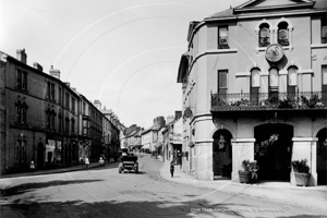 Picture of Wales - Gwent, Abergavenny, Cross Street, Swan Hotel c1910s - N4334