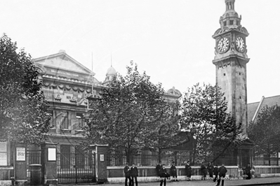 Picture of London, E - Mile End Road, People's Palace c1900s - N4595