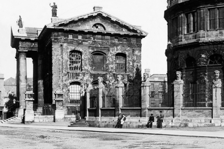 Picture of Oxon - Oxford, Clarendon Building, Sheldonian Threatre and Ashmolean Museum c1890s - N4728a
