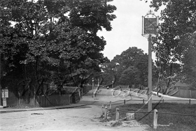 Picture of London, W - Acton,  Goldsmith Arms, Acton Village c1900s - N4773