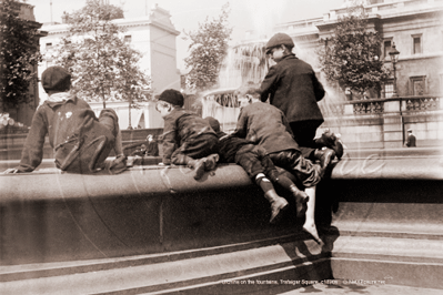 Urchins On The Fountains, Trafalgar Square in London c1890s