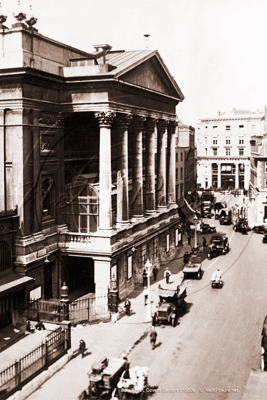 The Royal Opera House, Bow Street, Covent Garden in Central London c1950s