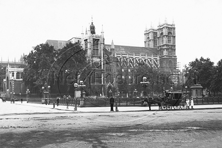 Picture of London - Westminster, Parliament Square, Westminster Abbey, Four Wheeler Cab c1880s - N5303