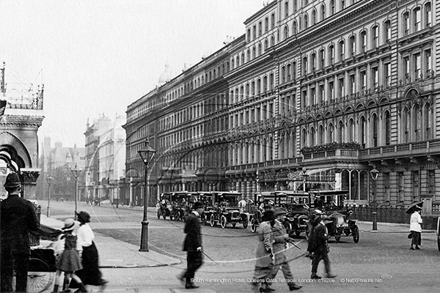 Picture of London - South Kensington, Queensgate Terrace and South Kensington Hotel c1920s - N5285a